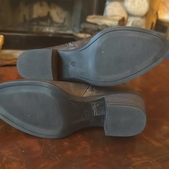 Cowgirl Booties - Dark Brown with a dark mauve embroidery. - Picture 3 of 6